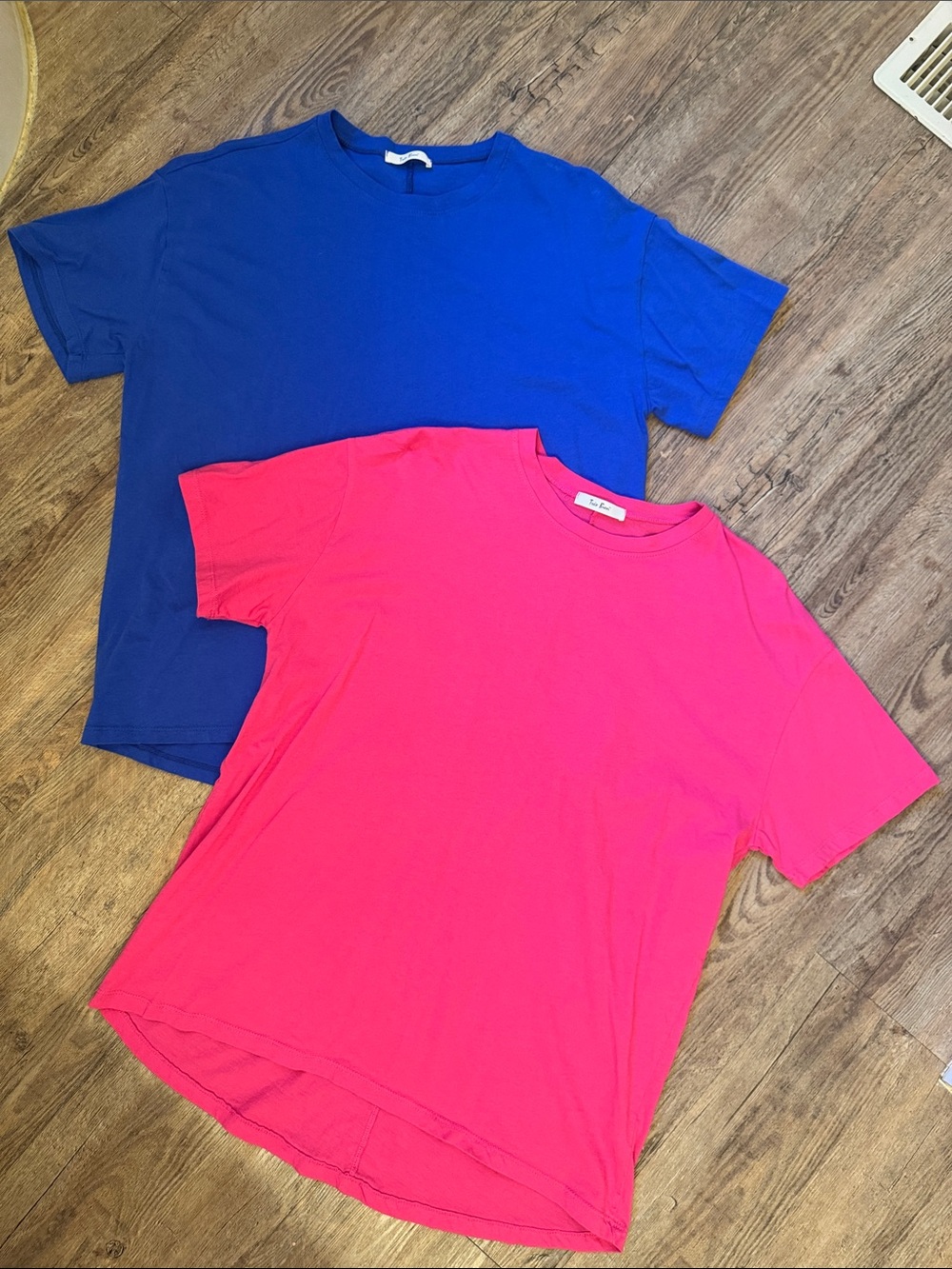 Tres Bien Short Sleeve Crewneck Tees in Bright Blue & Hot Pink